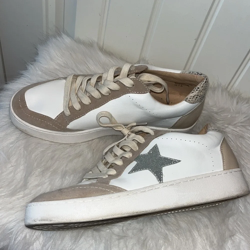 OASIS Society Irene Glitter Star Sneaker Taupe size 7.5